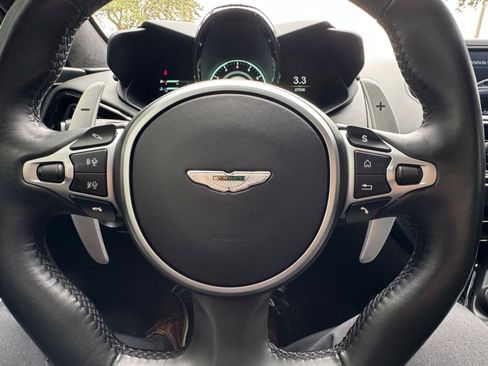 Used 2019 Aston Martin V8 Vantage Coupe image 12