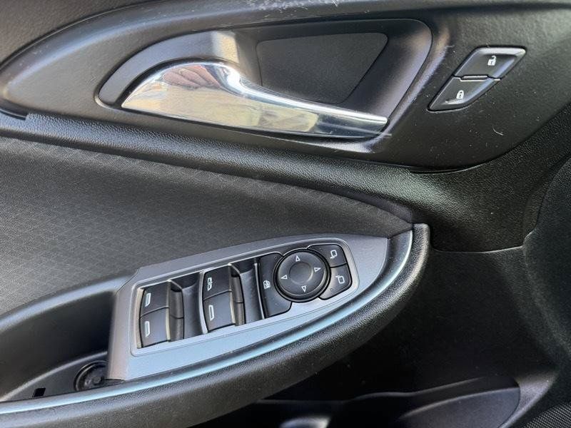 Used 2021 Chevrolet Malibu LT FWD image 8