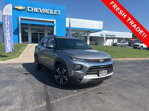 Used 2023 Chevrolet TrailBlazer LT image 2