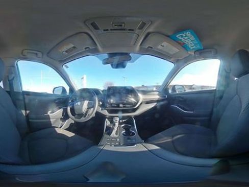 Used 2020 Toyota Highlander LE image 31