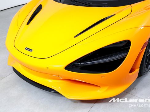 Used 2026 McLaren 750S Spider RWD image 31