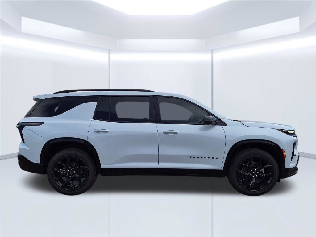 New 2026 Chevrolet Traverse RS w/ LPO, Floor Liner Package FWD image 7