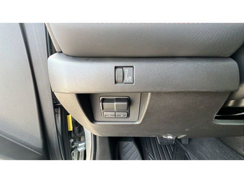 Used 2023 Chevrolet Colorado Z71 w/ Z71 Convenience Package 2 image 23