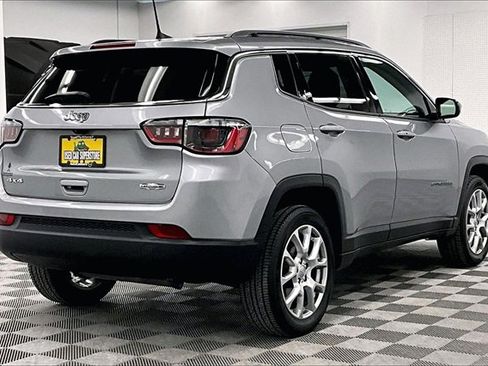 Used 2022 Jeep Compass Latitude image 12