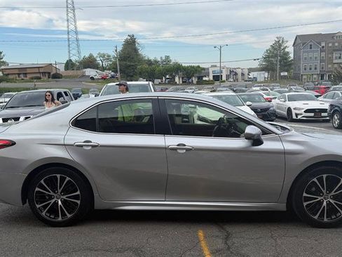 Used 2018 Toyota Camry SE image 8