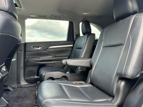 Used 2018 Toyota Highlander XLE FWD image 14
