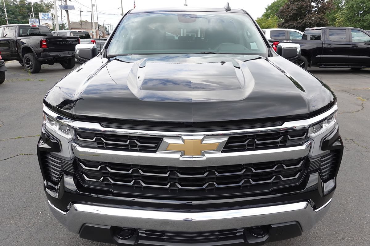 Used 2024 Chevrolet Silverado 1500 LT AWD/4WD image 6