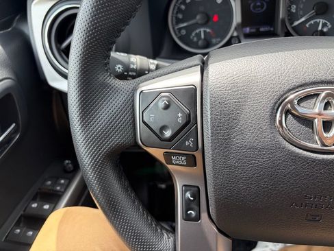 Used 2022 Toyota Tacoma Limited AWD/4WD image 37