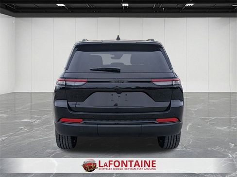 New 2025 Jeep Grand Cherokee Altitude image 4