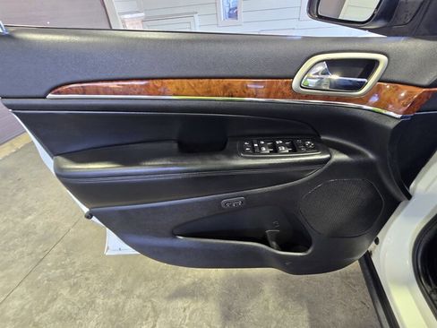 Used 2012 Jeep Grand Cherokee Limited image 13