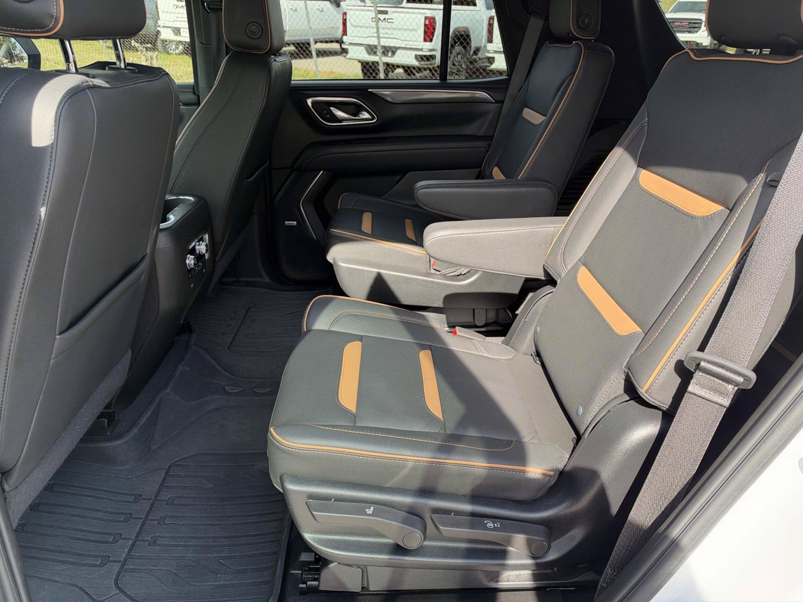 Used 2024 GMC Yukon AT4 w/ Technology Package AWD/4WD image 29