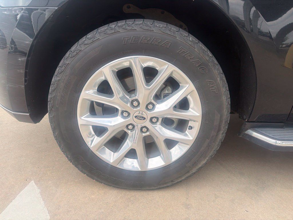 Used 2020 Ford Expedition XLT w/ Equipment Group 202A AWD/4WD image 9