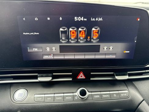 Used 2022 Hyundai Elantra Limited FWD image 27