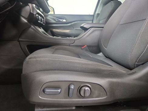 Certified 2023 GMC Acadia SLE w/ Driver Convenience Package image 33