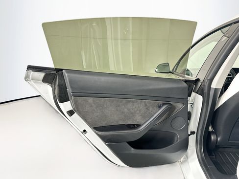 Used 2021 Tesla Model 3 Standard Range Plus image 26