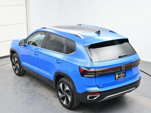 Used 2025 Volkswagen Taos SE w/ Panoramic Sunroof Package image 29