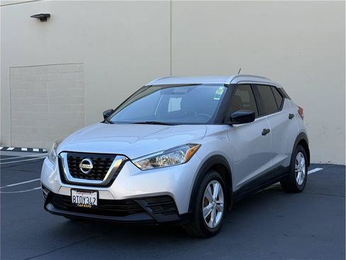 Used 2018 Nissan Kicks S FWD image 3