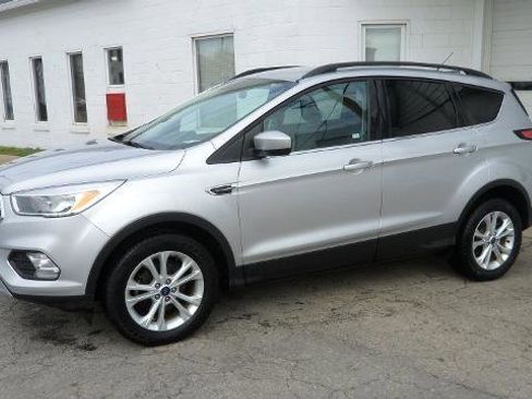 Used 2018 Ford Escape SE image 1