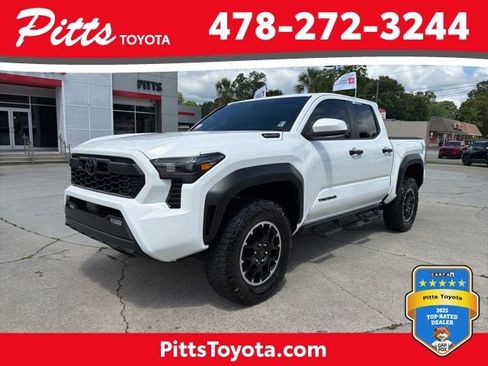 Certified 2025 Toyota Tacoma TRD Off-Road AWD/4WD image 1