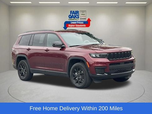 Used 2025 Jeep Grand Cherokee L Altitude AWD/4WD image 1