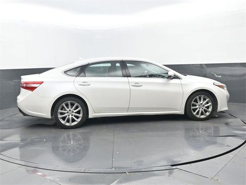 Used 2014 Toyota Avalon Limited image 2