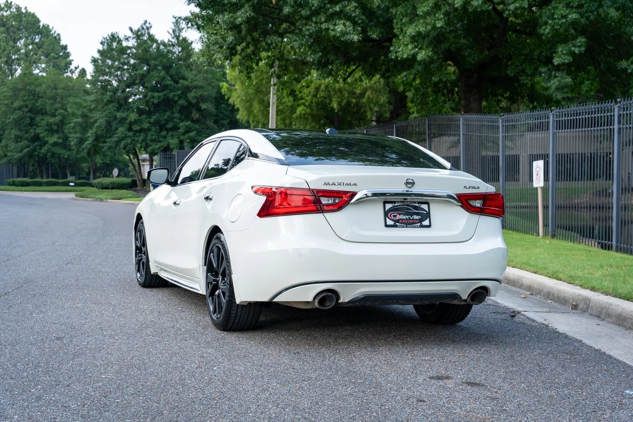 Used 2017 Nissan Maxima Platinum FWD image 7