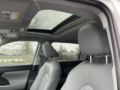 Used 2024 Toyota Highlander XLE image 18