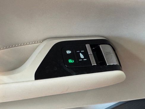 Used 2025 Volvo EX90 Plus image 25