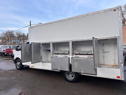 Used 2016 GMC Savana 3500 image 5