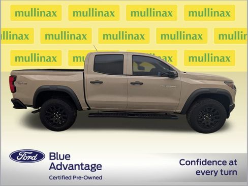 Used 2023 Chevrolet Colorado Trail Boss w/ Technology Package image 2