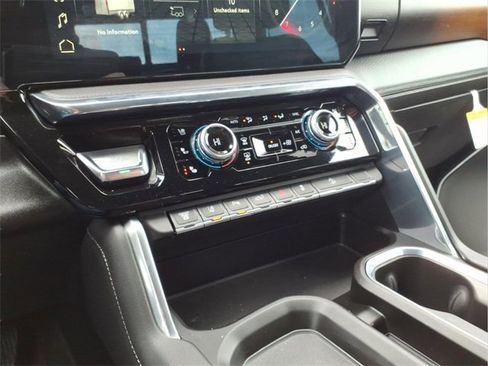 Used 2024 GMC Sierra 2500 Denali w/ Denali Reserve Package image 19