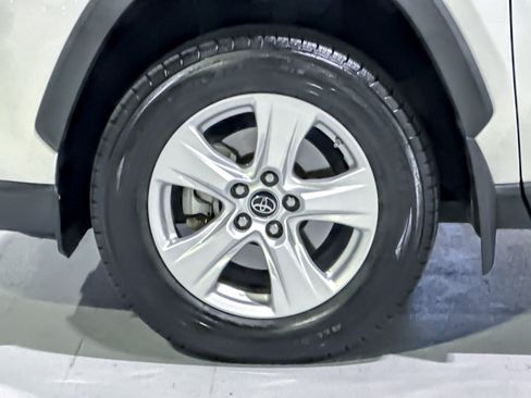 Used 2020 Toyota RAV4 LE w/ Carpet Mat Package AWD/4WD image 12