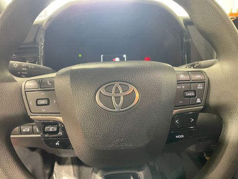 Used 2025 Toyota Camry LE image 27