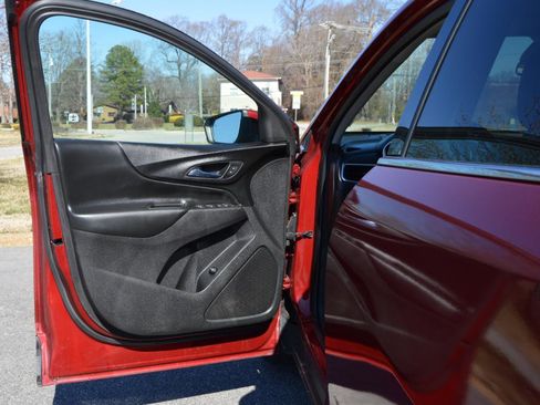 Used 2020 Chevrolet Equinox LT image 12