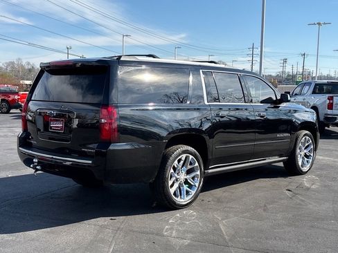 Used 2020 Chevrolet Suburban Premier image 3