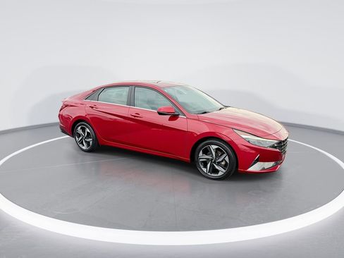Used 2023 Hyundai Elantra Limited w/ Preferred Accessory Package FWD image 2