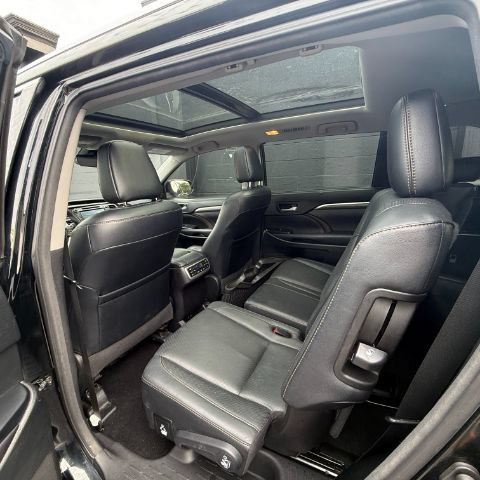 Used 2017 Toyota Highlander Limited Platinum AWD/4WD image 9