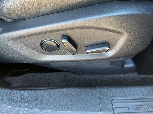 Used 2017 Ford Explorer XLT w/ Equipment Group 202A image 18