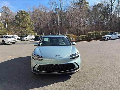 Used 2025 Genesis GV60 RWD image 2