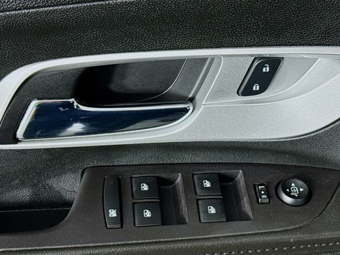 Used 2017 Chevrolet Equinox LT w/ Convenience Package image 22