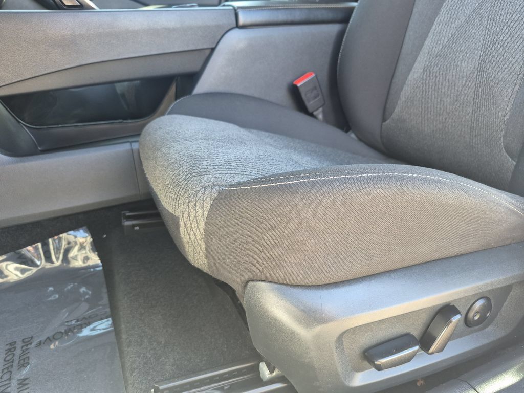 Used 2025 Nissan Rogue SV AWD/4WD image 12