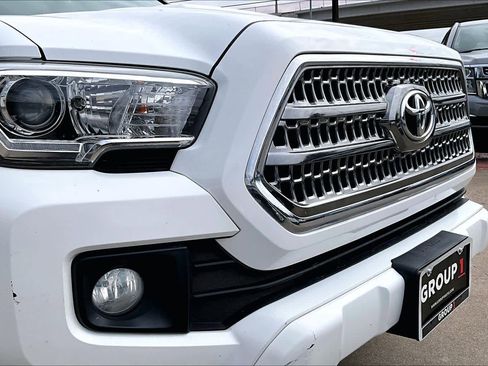 Used 2016 Toyota Tacoma TRD Sport image 29