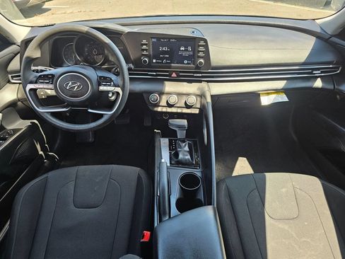 Used 2023 Hyundai Elantra SE FWD image 17