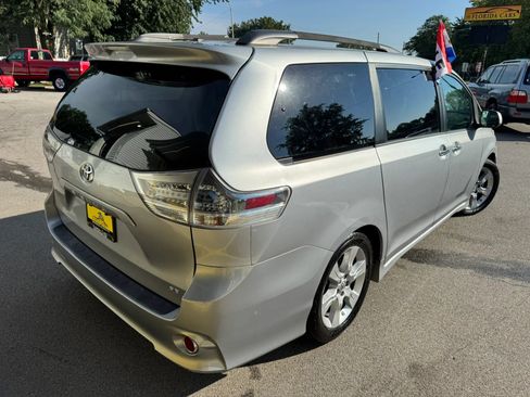 Used 2013 Toyota Sienna SE FWD image 8