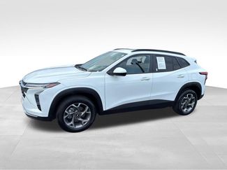 Used 2025 Chevrolet Trax LT w/ Sunroof Package FWD video 2