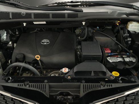 Used 2020 Toyota Sienna SE FWD image 63