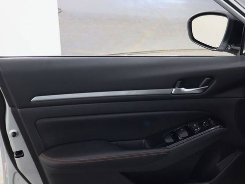 Used 2024 Nissan Altima 2.5 SR FWD image 13