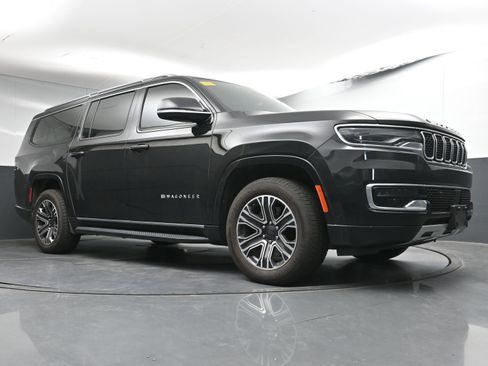 Used 2024 Jeep Wagoneer L Series II w/ Flexible Seating Group image 24