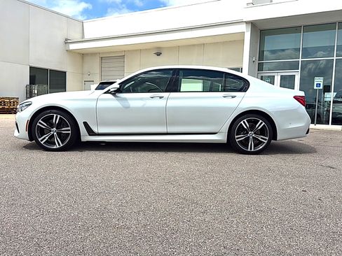 Used 2019 BMW 750i w/ Executive Package image 4