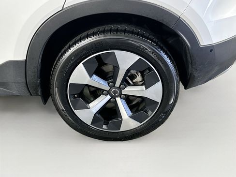 Used 2025 Volvo XC40 B5 Plus image 11
